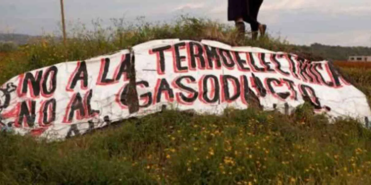 Desde abajo y a la izquierda 