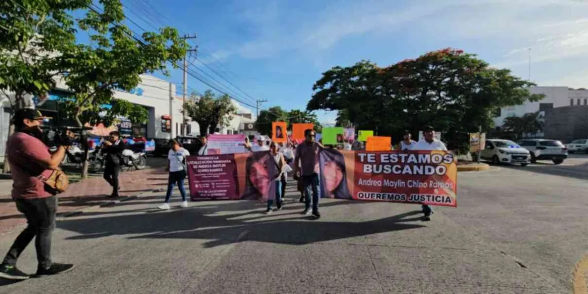 MARCHA EN YAUTEPEC No podemos acostumbrarnos a las desapariciones; no podemos acostumbrarnos a las ejecuciones; no podemos acostumbrarnos a la inseguridad… Ahora fue en Yautepec donde salieron a la calle a marchar por la desaparición de Andrea Maylin y el reclamo es justo: la pronta localización de esta joven. En este tipo de hechos el Estado no es responsable, pero sí de la resolución del caso. Sabemos que no es una tarea fácil, pero tampoco debe ser un tema que con el tiempo se vaya perdiendo entre archiv