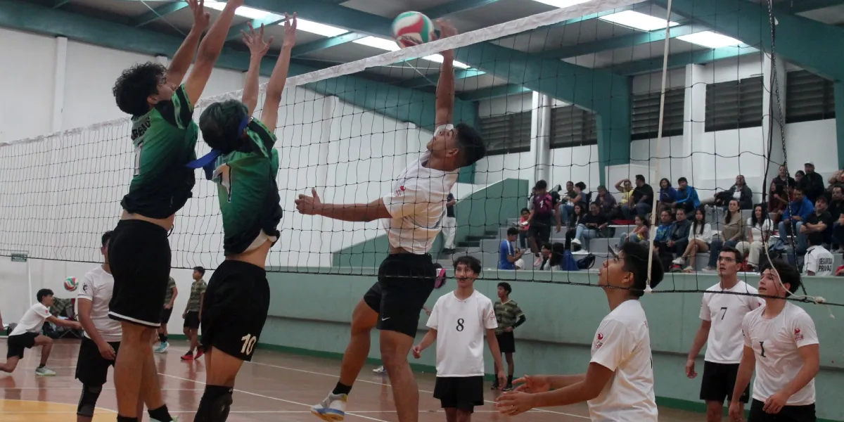 Equipos disputan el triunfo jornada a jornada por el campeonato deportivo.