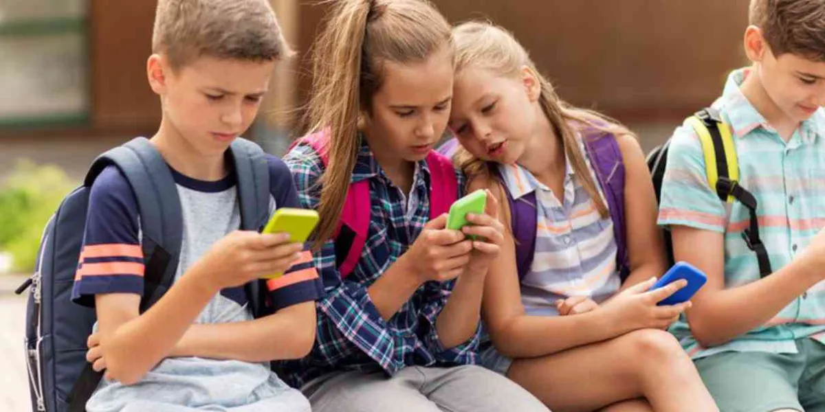 Respalda SNTE la regulación de celulares en las escuelas