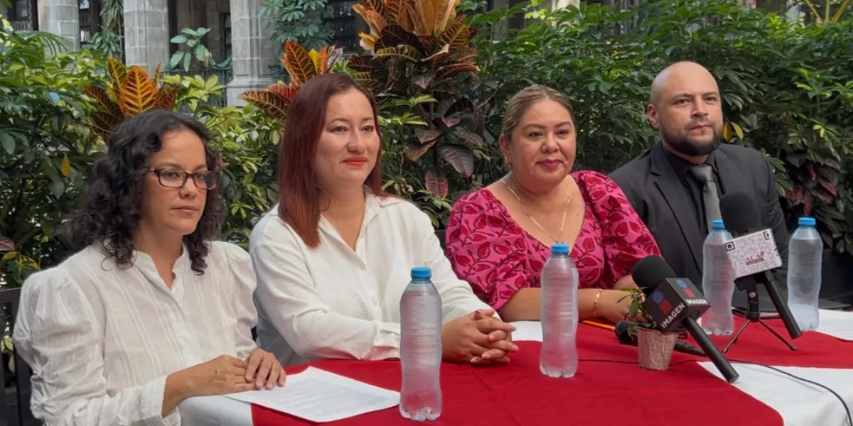 Graciela Cárdenas y Adriana de la Cruz en conferencia de prensa 