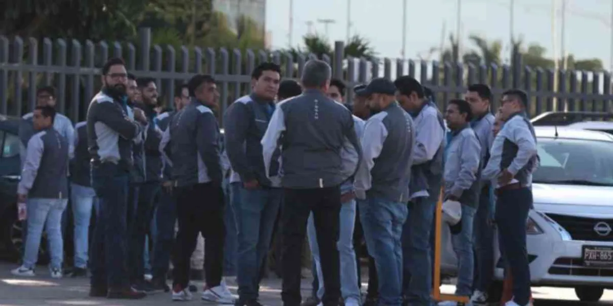 Expertos urgen a empleados de Nissan a informarse sobre su pensión