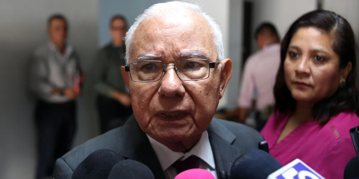 En la imagen se encuentra el secretario del Gobierno de Morelos, Juan Salgado Brito durante la apertura de los cursos de formación inicial para agentes de la FGE