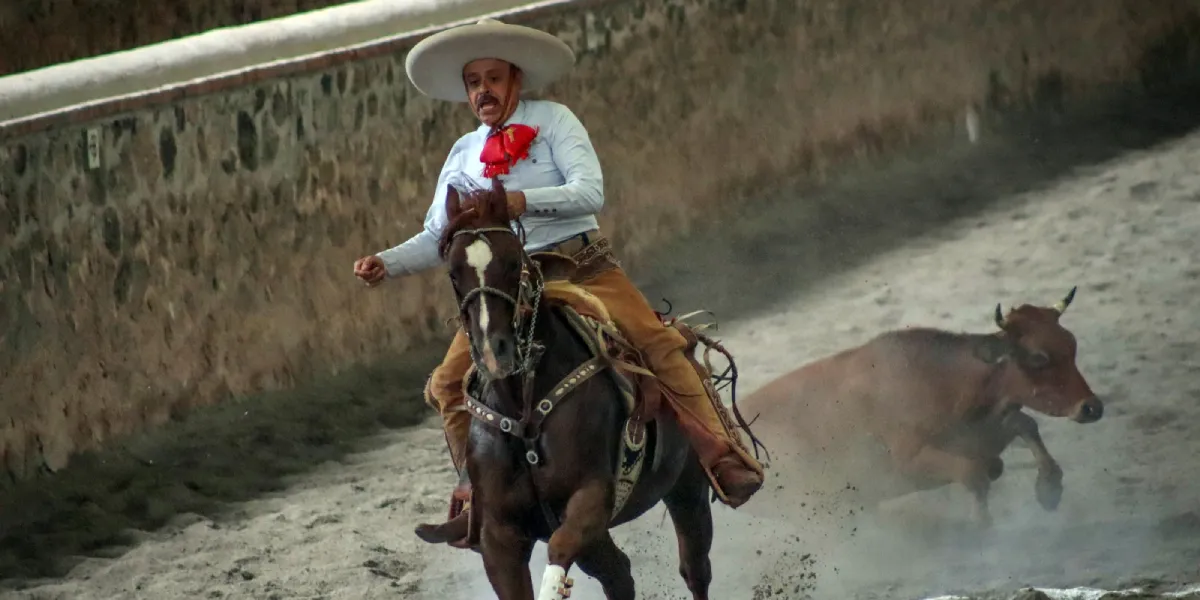 Charros realizaron exhibición de varias suertes en el evento realizado en “El Capote”.