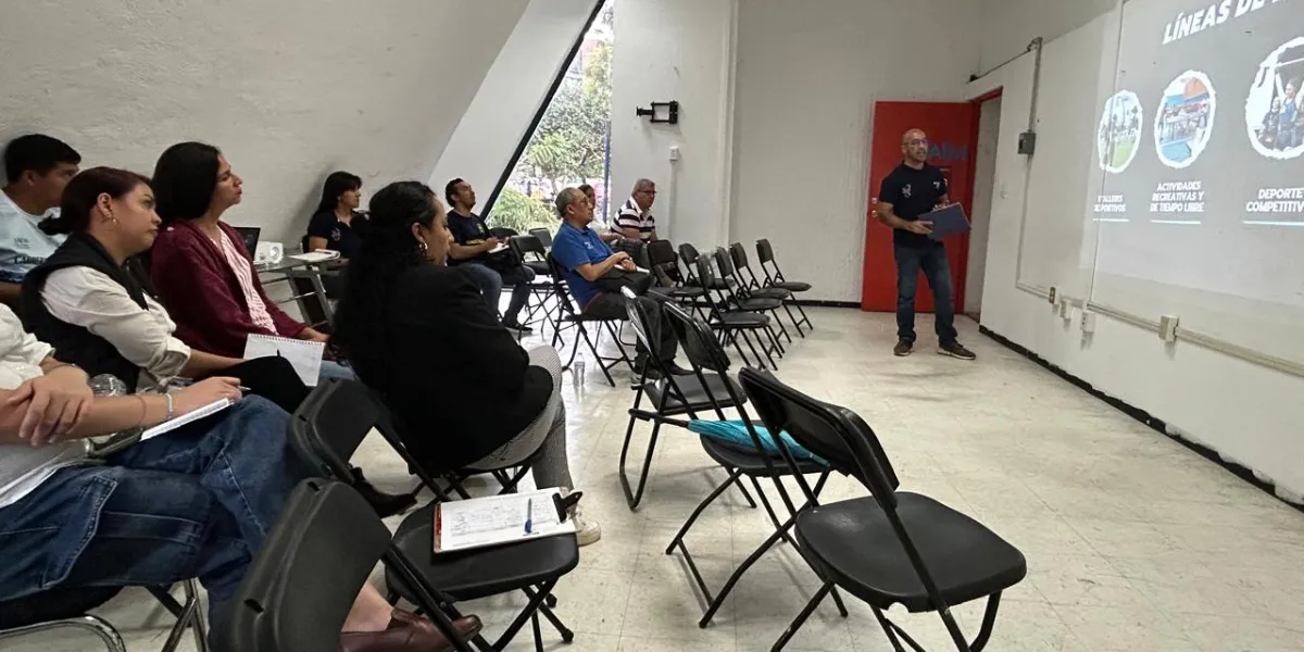 David Miranda, en reunión con personal de la máxima casa de estudios.