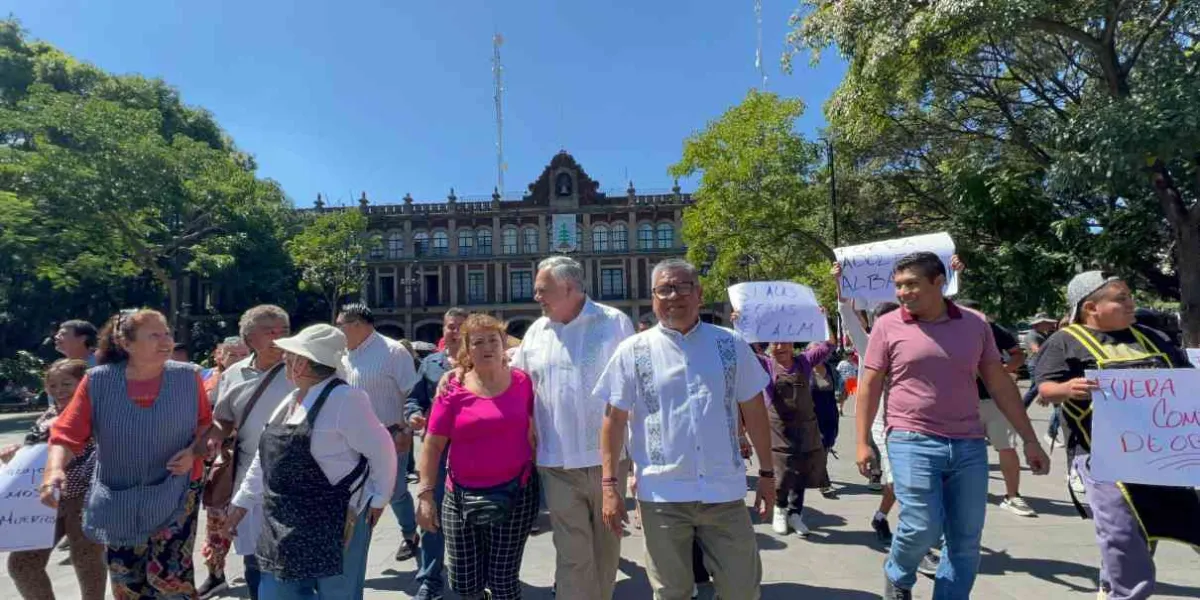 Atiende el Ejecutivo a comerciantes del ALM para liberación del Andén 1
