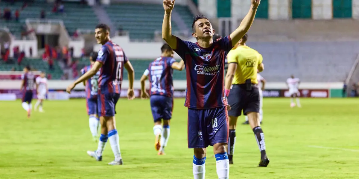 Christian “Hobbit” Bermúdez celebra su anotación.