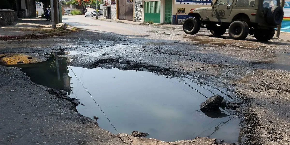 El Sapac Cuernavaca reemplazará la línea de drenaje colapsada en Lomas de San Antón, tras el hundimiento de un camión; la obra se hará por cooperación con vecinos, informó Arnoldo Heredia Romero.