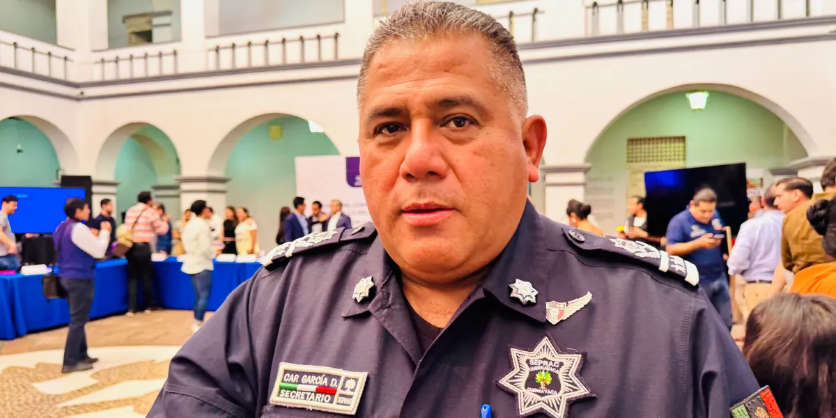 Tres hombres de la CDMX fueron detenidos por robo de vehículo en Cuernavaca. La Seprac refuerza operativos y aplicará reconocimiento facial para frenar la delincuencia.