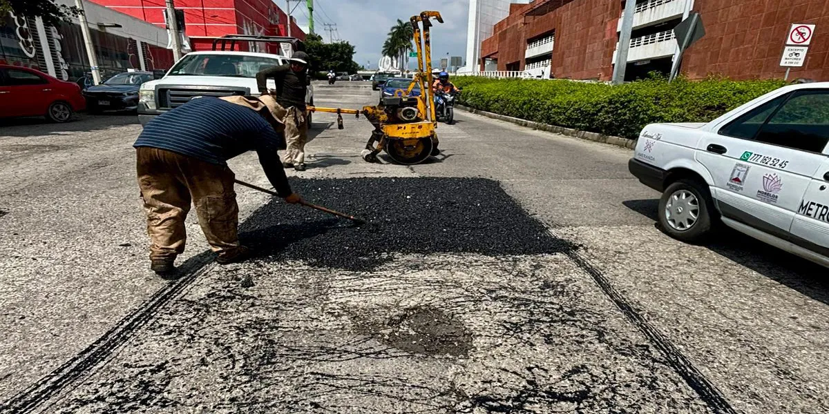 El alcalde José Luis Urióstegui destacó que el bacheo de calles es la principal demanda ciudadana en Cuernavaca y anunció programas intensivos de obra pública.