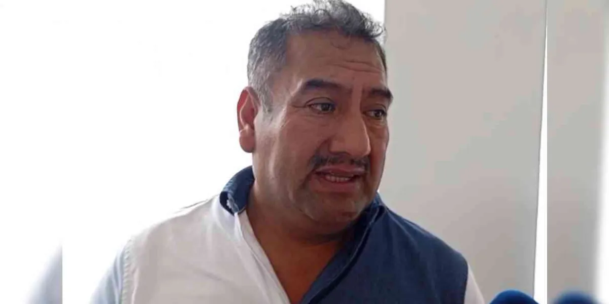 Se deslinda César Dávila de la banda Los Roques
