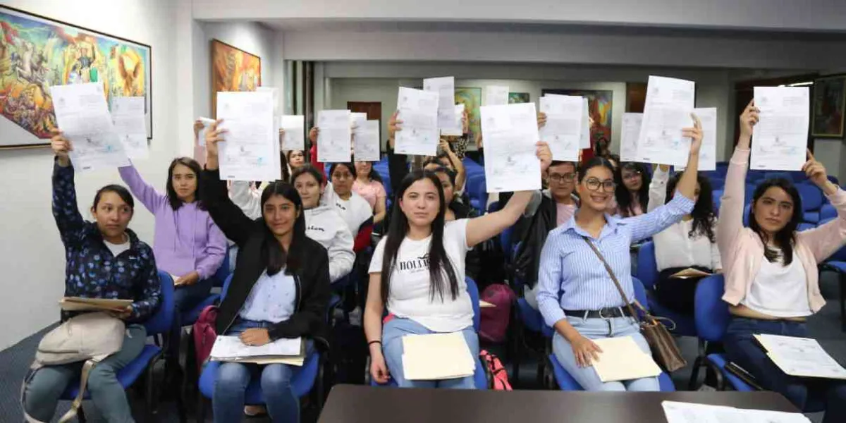 •	La podredumbre con las plazas educativas
