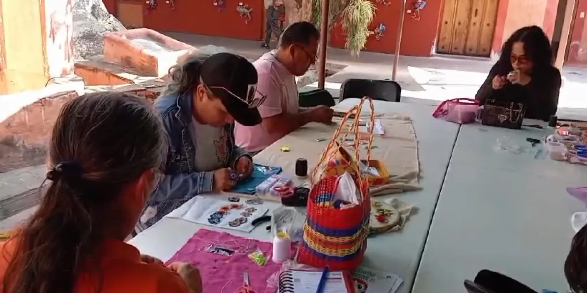  Impulsan taller gratuito de arte huichol en la casa museo Morelos de Cuautla
