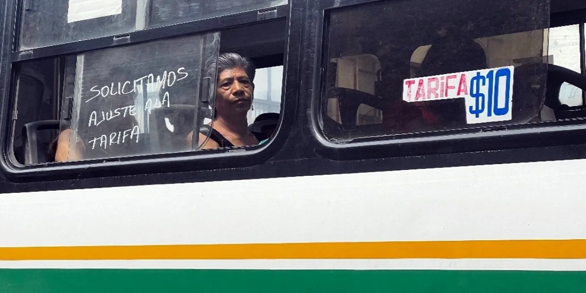 El Colectivo Cuernavaca rechaza el aumento al pasaje y exige a transportistas cumplir con mejorar unidades antes de solicitar un nuevo ajuste.