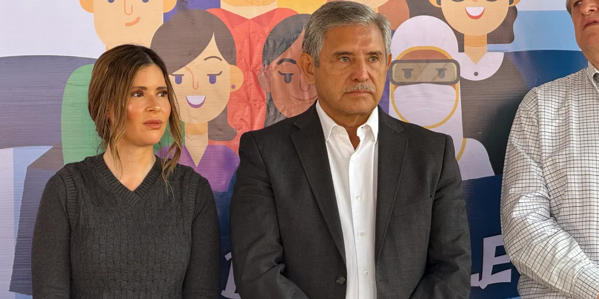 Urióstegui pide reforzar seguridad en plazas de Cuernavaca y encabeza la Feria del Empleo Incluyente con más de 26 empresas ofreciendo vacantes.