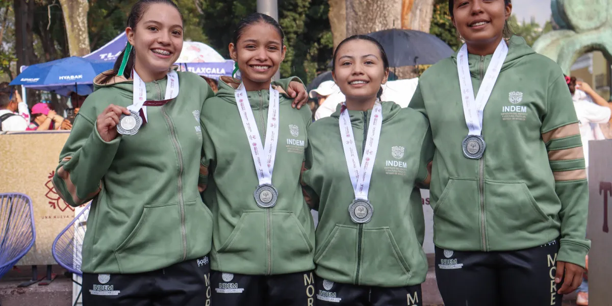 Lorena Azarel Pérez Cortez, integrante del equipo de básquetbol.