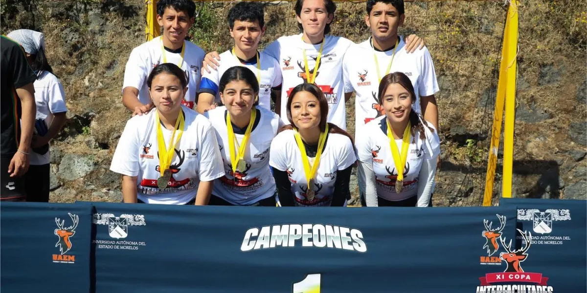 Los ganadores fueron premiados por las autoridades de la UAEM.