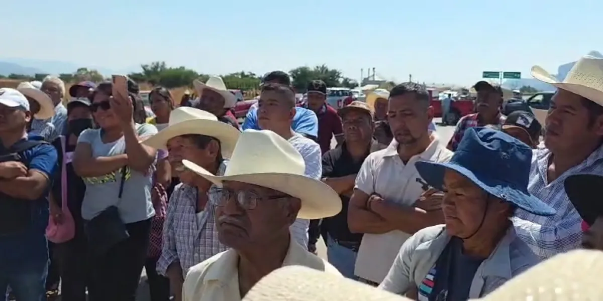 Por incumplimiento de pagos, ejidatarios amenazan con bloquear autopista Siglo XXI