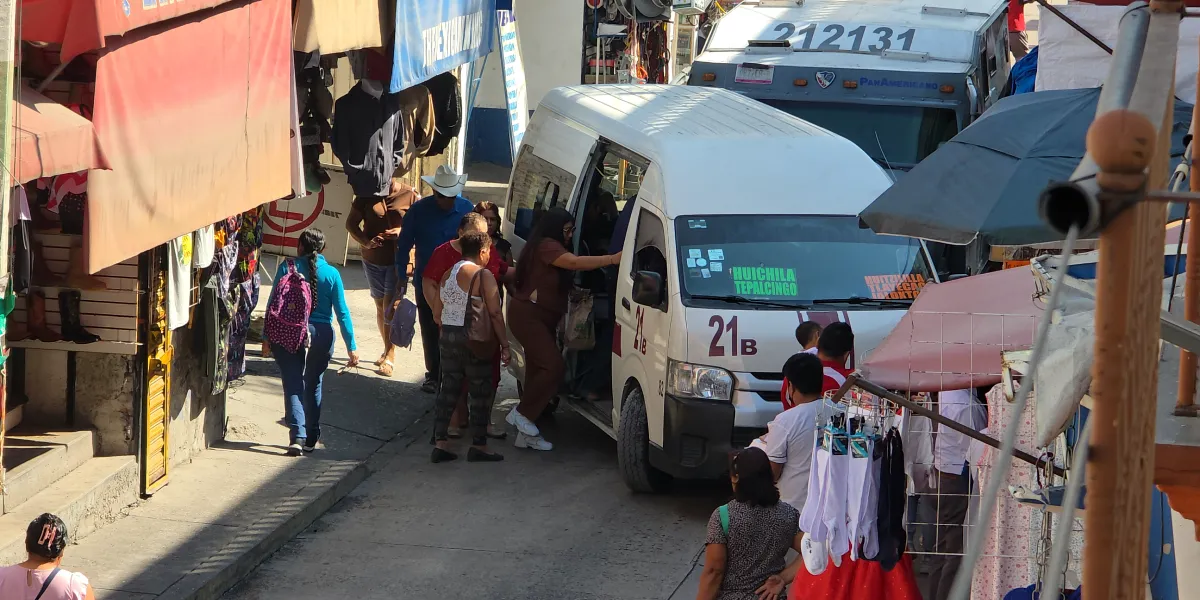 Transportistas de Oaxtepec consideran necesario ajustar la tarifa del transporte público, pero rechazan un aumento del 50% por su impacto en los usuarios.