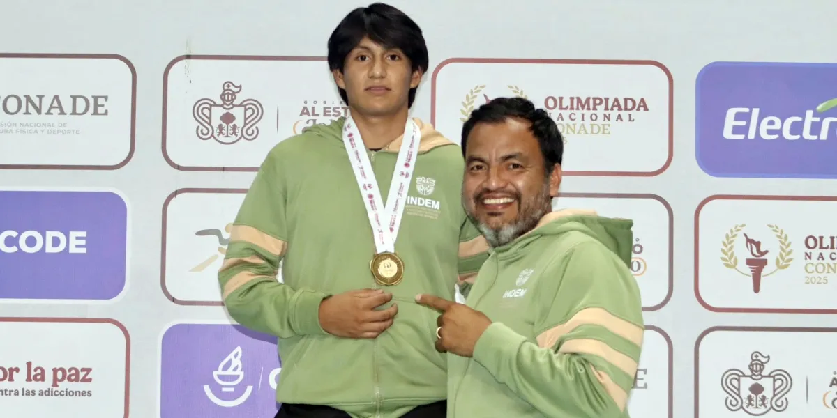 El morelense Emiliano Carrera avanza en el bádminton de alto rendimiento tras integrarse al CNAR y destacar en competencias nacionales e internacionales.