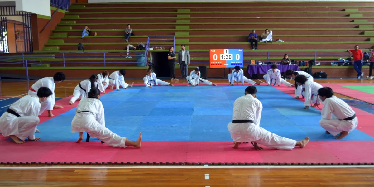 La Asociación de Karate Morelos realizó una clínica de capacitación para atletas, entrenadores y árbitros, actualizando reglas WKF y fortaleciendo la preparación rumbo a la Olimpiada Nacional 2026.