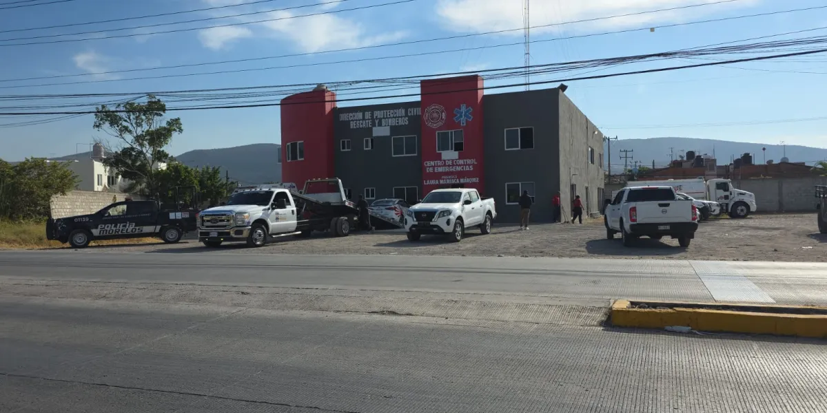 Un ataque armado contra un taxi en Chiconcuac, Xochitepec, dejó una mujer muerta y tres personas heridas; Fiscalía investiga el caso.