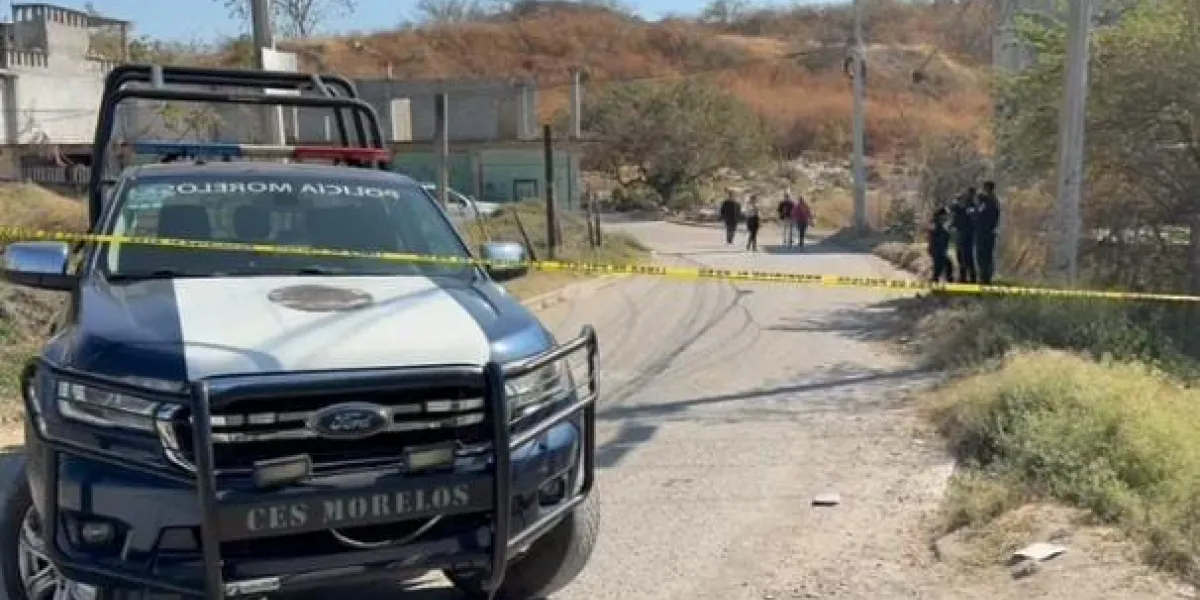Localizan el cuerpo sin vida de una mujer con huellas de violencia y disparos en un predio abandonado de la colonia El Capiri, en Emiliano Zapata.