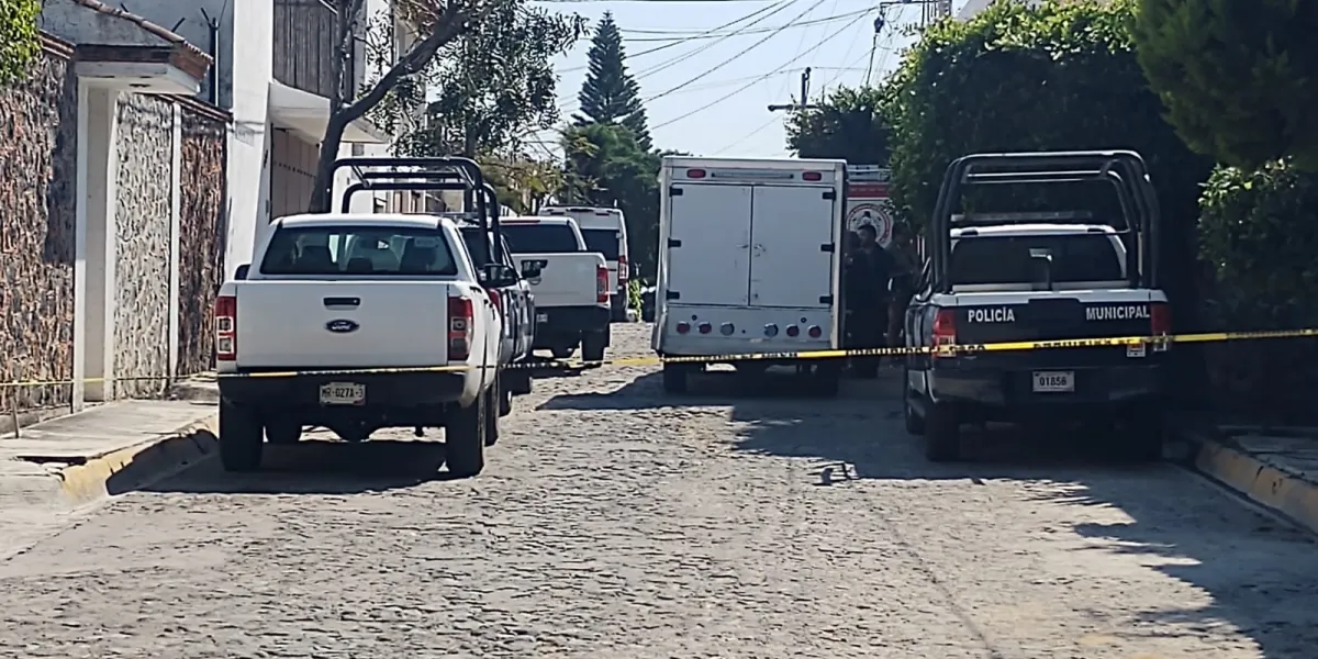 Un hombre murió tras recibir una descarga eléctrica mientras realizaba trabajos en un domicilio de la colonia Lomas Tetela, en Cuernavaca; autoridades investigan.