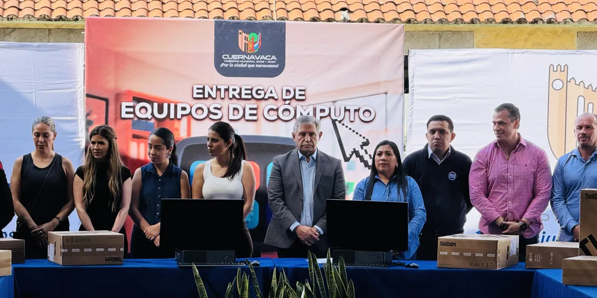 José Luis Urióstegui encabezó la entrega de equipo de cómputo en Cuernavaca, con una inversión superior a 4 millones de pesos para fortalecer al Ayuntamiento.