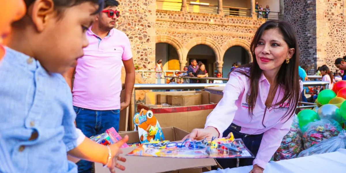Día de Reyes reúne a 10 mil personas en el centro de Cuernavaca con festejo del DIF municipal