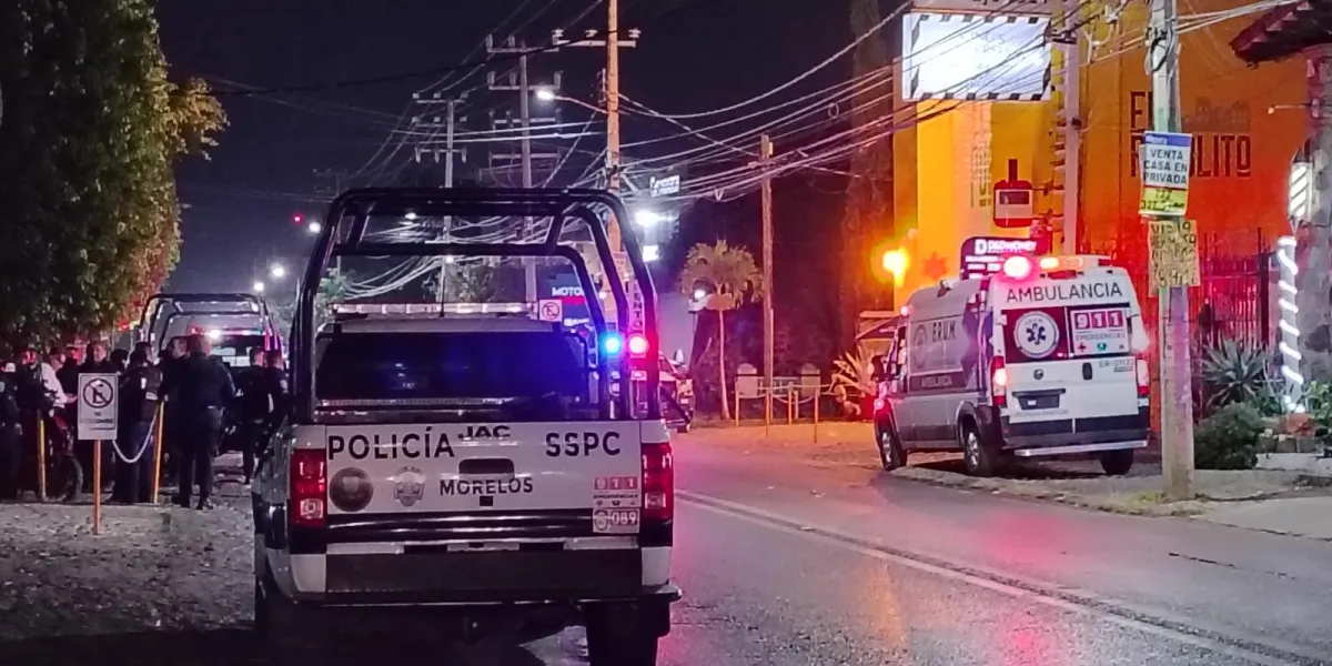 Una persecución policiaca en la avenida Río Mayo de Cuernavaca dejó dos presuntos ladrones de motocicleta detenidos, uno de ellos lesionado, tras un operativo nocturno.