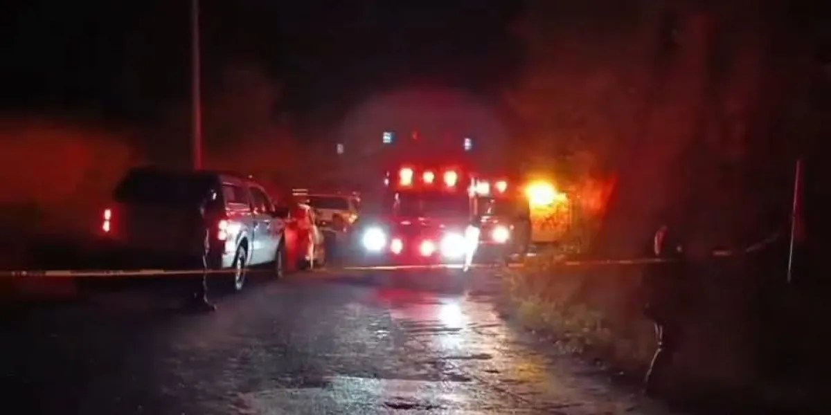 Un transporte público se salió de la carretera federal Cuernavaca–Ocuilan, a la altura de la subida a Chalma, dejando varios lesionados que fueron trasladados a un hospital.