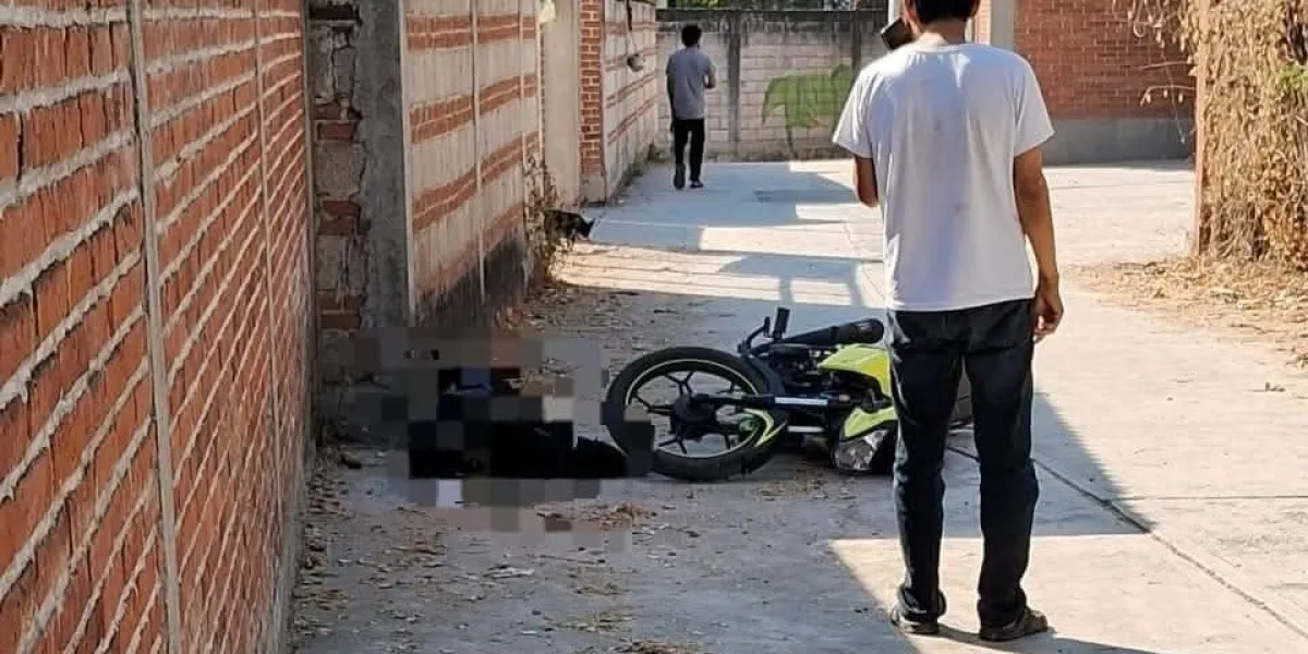  Un joven de aproximadamente 20 años fue asesinado a balazos en la colonia Benito Juárez de Coatetelco; autoridades ya investigan el ataque.