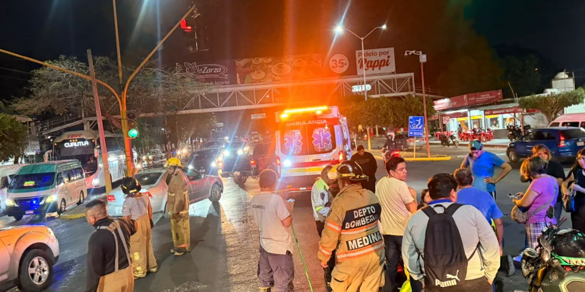 Un joven de 24 años resultó herido tras un accidente de motocicleta en la avenida Reforma, colonia Cuautlixco, en Cuautla; fue trasladado de urgencia a un hospital.