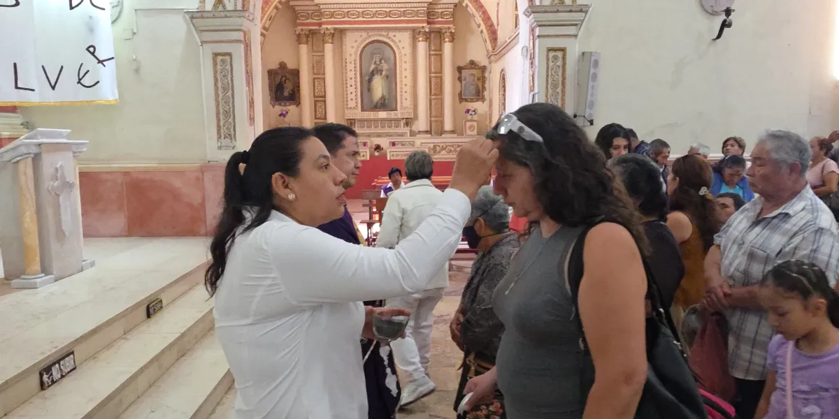 Con la imposición de ceniza en la parroquia de Santiago Apóstol, inició la Cuaresma en Cuautla, periodo de reflexión rumbo a la Semana Santa.