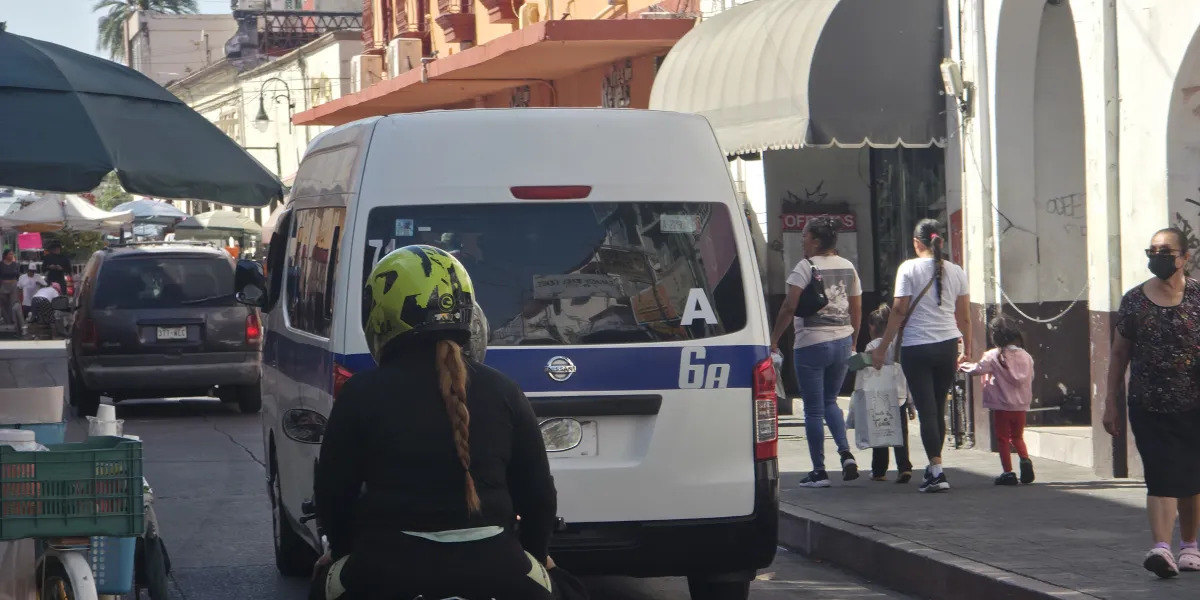 La Ruta 6A de Tetelcingo redujo de 40 a 25 unidades en circulación ante la baja movilidad, lo que afectó la captación de pasaje este lunes.