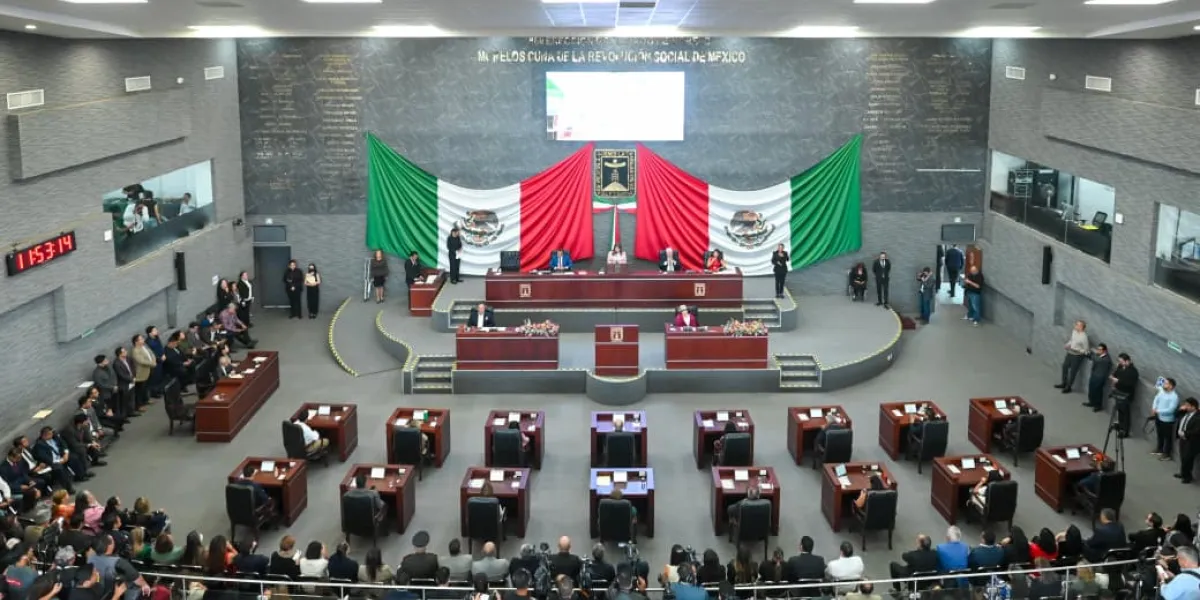 La gobernadora Margarita González Saravia presentó su Primer Informe de Gobierno ante el Congreso de Morelos, donde destacó avances en seguridad, infraestructura, salud y orden administrativo.