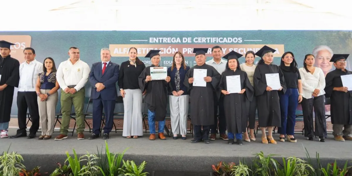Entrega gobernadora Margarita González Saravia más de mil certificados educativos del programa AlfabetizaTec en Morelos