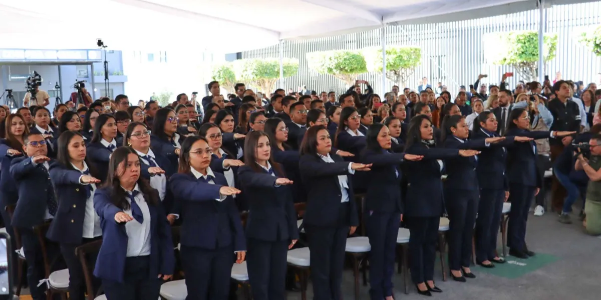 Margarita González Saravia encabezó la graduación y toma de protesta de nuevos peritos del Ministerio Público en Morelos, reforzando el sistema de justicia y la seguridad en la entidad.