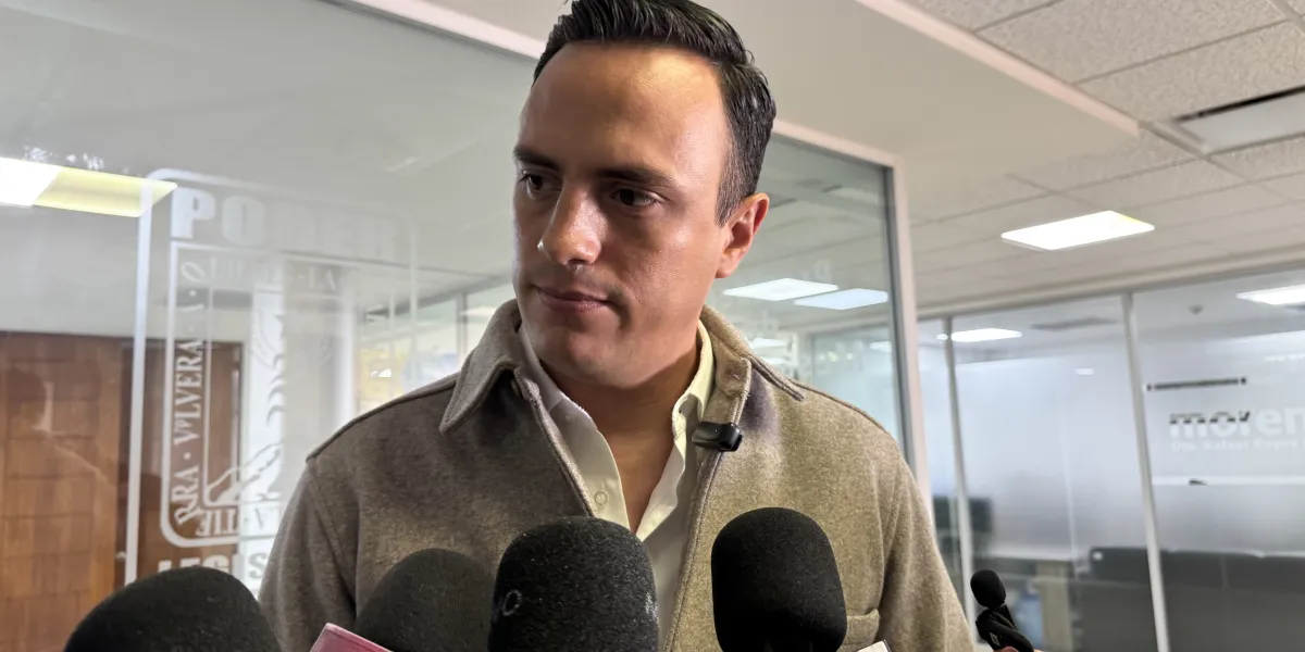 Daniel Martínez Terrazas pidió que el alcalde de Cuautla, Jesús Corona Damián, enfrente la justicia por presunto desvío millonario y exigió a la FGE avances en las investigaciones.