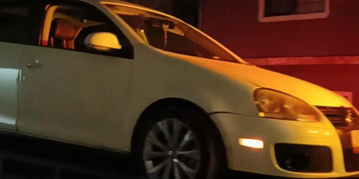 Un hombre fue detenido en Cuernavaca tras una persecución policiaca luego de que presuntamente realizara detonaciones de arma de fuego desde un vehículo en la colonia Satélite.