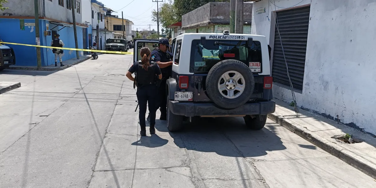 Un hombre de aproximadamente 50 años fue asesinado a balazos en la colonia Ampliación Vicente Guerrero, en Tejalpa, Jiutepec; la Fiscalía de Morelos investiga el caso.