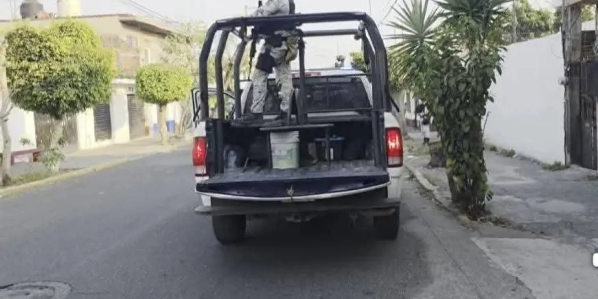  Un agente de la Fiscalía de Morelos resultó lesionado tras un enfrentamiento armado durante un cateo en la colonia Nueva Santa María de Cuernavaca; tres personas fueron detenidas.