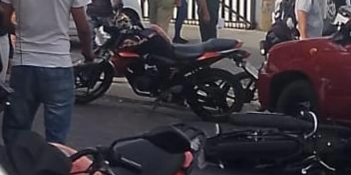 Accidente en CIVAC Jiutepec deja un motociclista lesionado; autoridades investigan responsabilidades tras choque en Eje Norte-Sur.