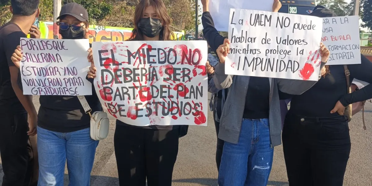 Estudiantes de la UAEM marcharon en Jonacatepec para exigir justicia por Kimberly y Karol, además de demandar mayor seguridad para la comunidad universitaria.