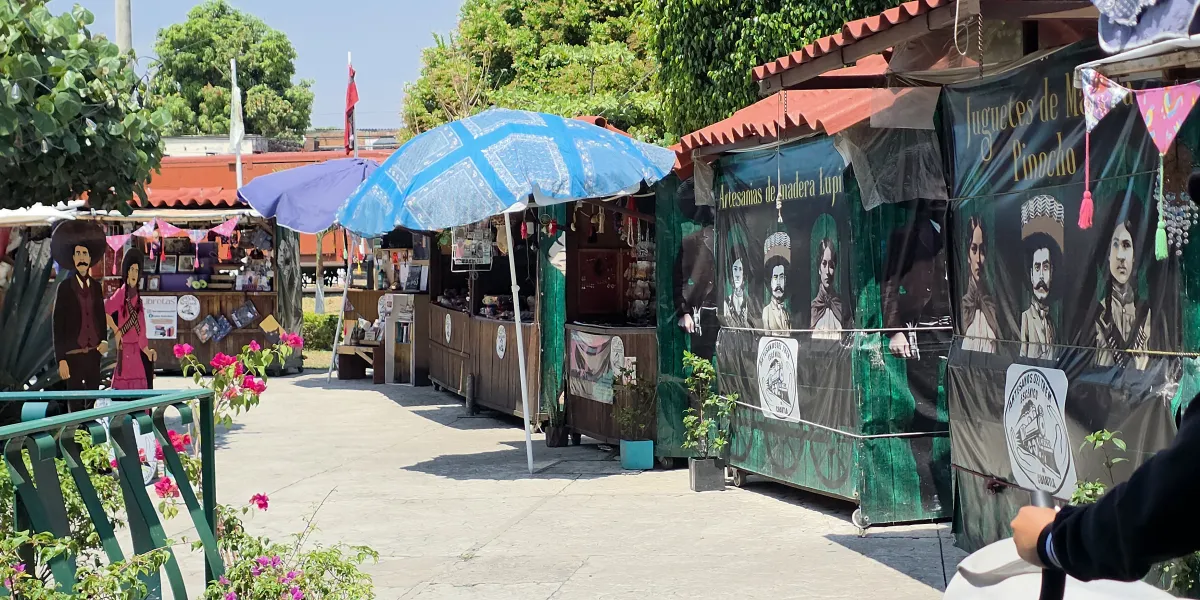 Artesanos en Cuautla señalan que enfrentan competencia desleal y falta de espacios adecuados para comercializar sus productos.