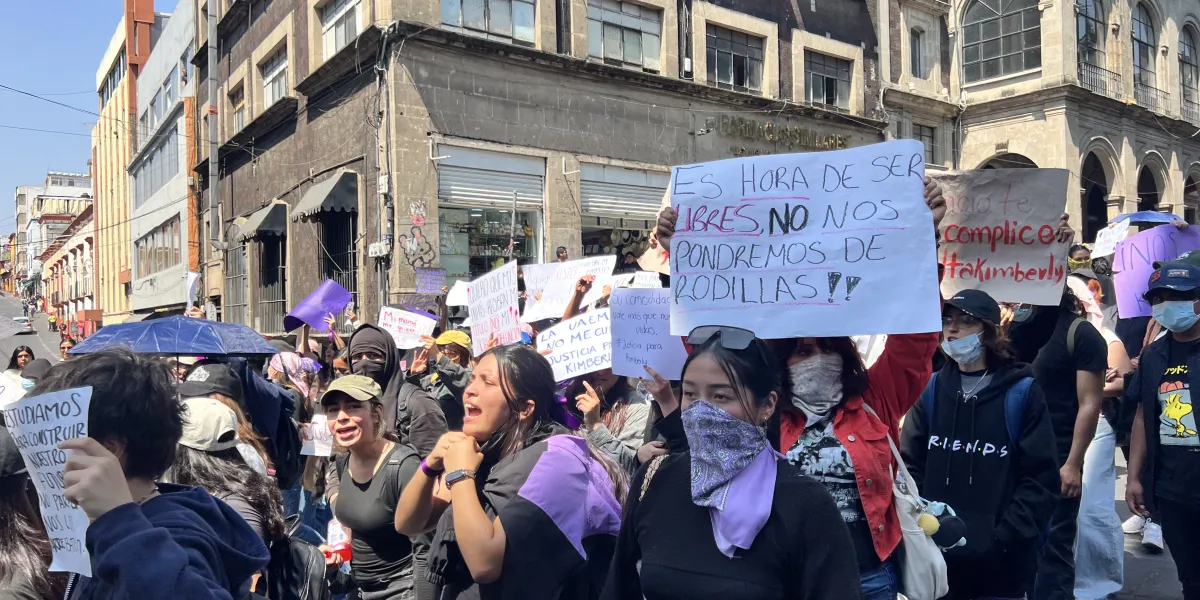 La Fiscalía de Morelos investigará las amenazas contra estudiantes de la UAEM que participan en protestas. También confirmó la vinculación a proceso del presunto feminicida de Kimberly.
