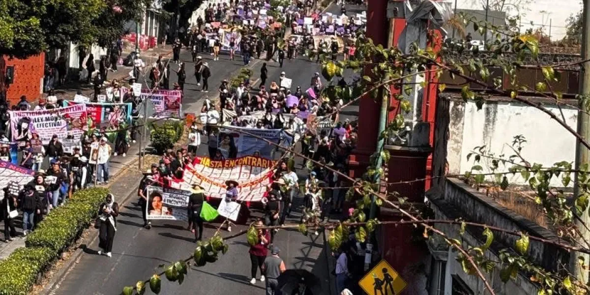 La gobernadora Margarita González Saravia reconoció la participación de colectivas en la marcha del 8M en Cuernavaca y aseguró que hubo saldo blanco pese a algunos daños materiales.