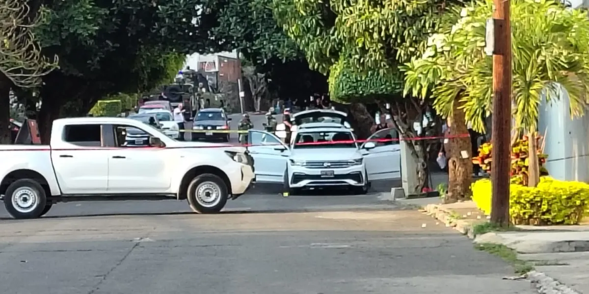   Dos ataques armados en Cuernavaca, uno contra un automovilista y otro contra una fachada, provocaron intensa movilización policiaca sin detenidos.