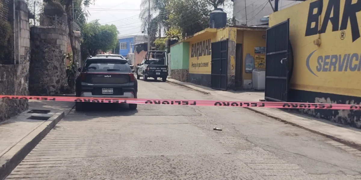 Un hombre en silla de ruedas fue atacado a balazos en Jiutepec; fue trasladado grave a un hospital.